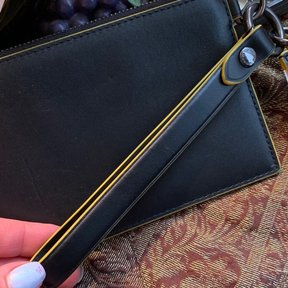 SOLD⛔️Authentic COACH refined calf leather  zip LG wristlet /removable card - Picture 10 of 15